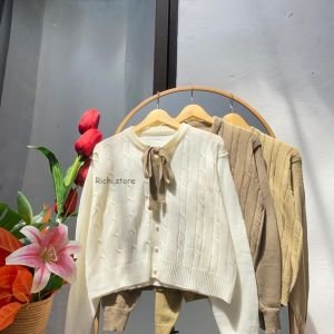 Cardigan Vita Cable Rajut